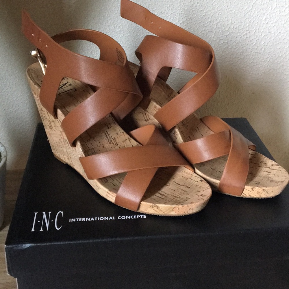 INC Golden Cogñac wedged. Size 8